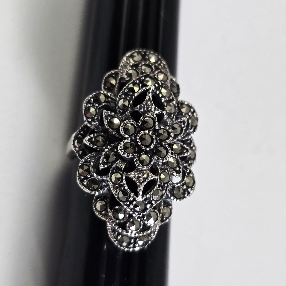 Elegant Sterling Silver 925 Floral Marcasite Ring